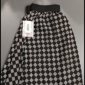 LuLaRoe Lola Skirt Medium Black and white pattern